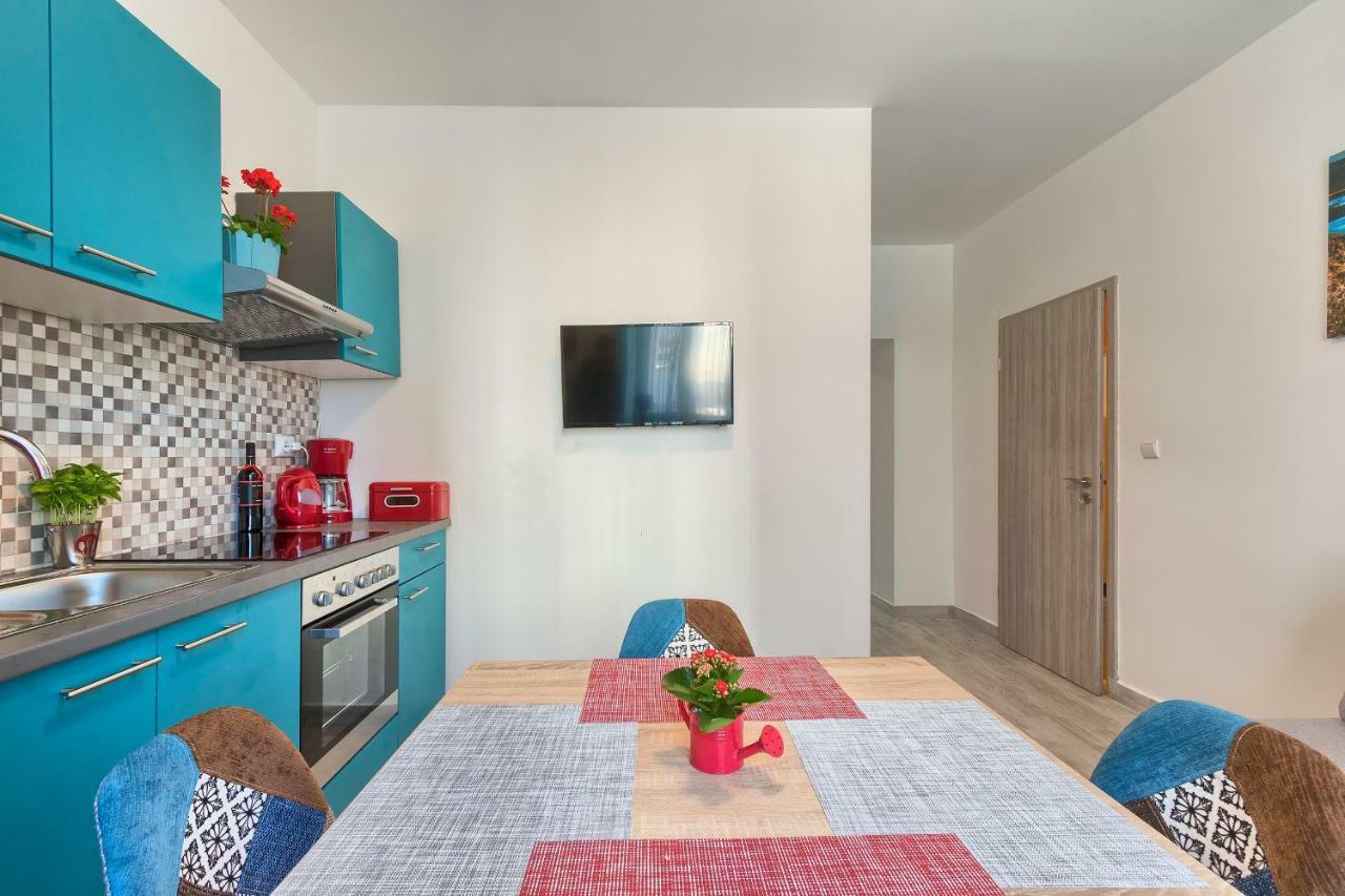 Apartment Amfiteatar Moris Pola Esterno foto