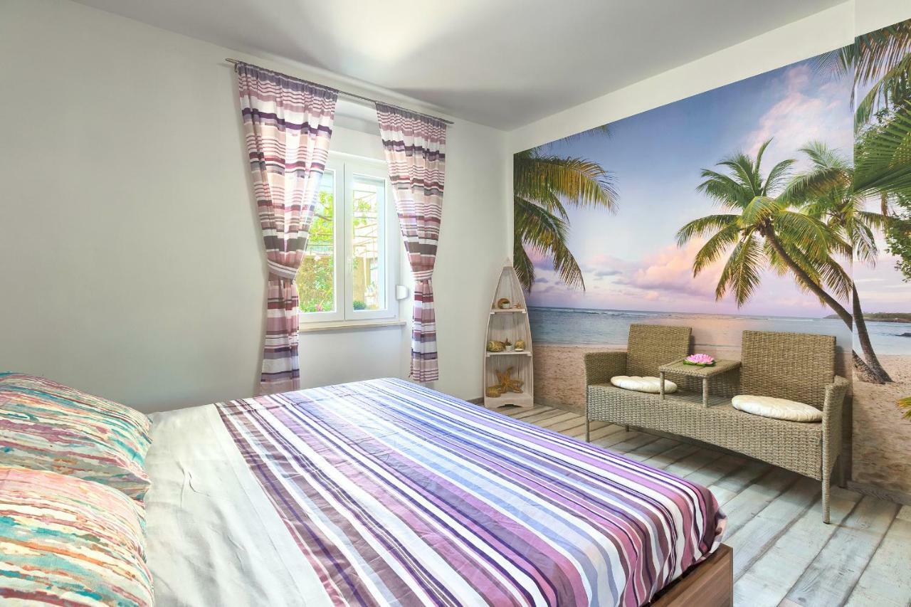 Apartment Amfiteatar Moris Pola Esterno foto