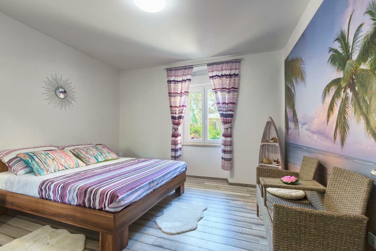 Apartment Amfiteatar Moris Pola Esterno foto