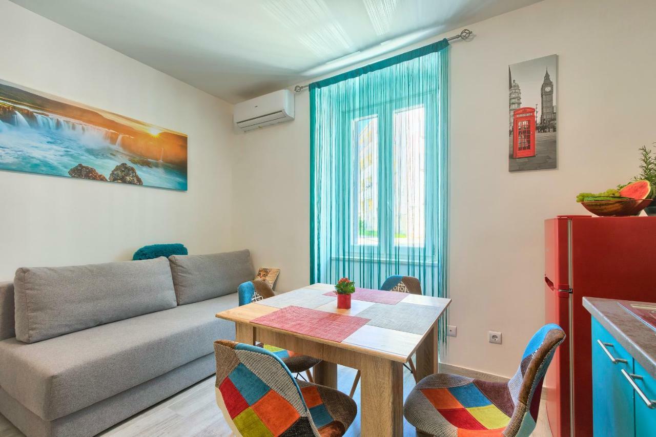 Apartment Amfiteatar Moris Pola Esterno foto